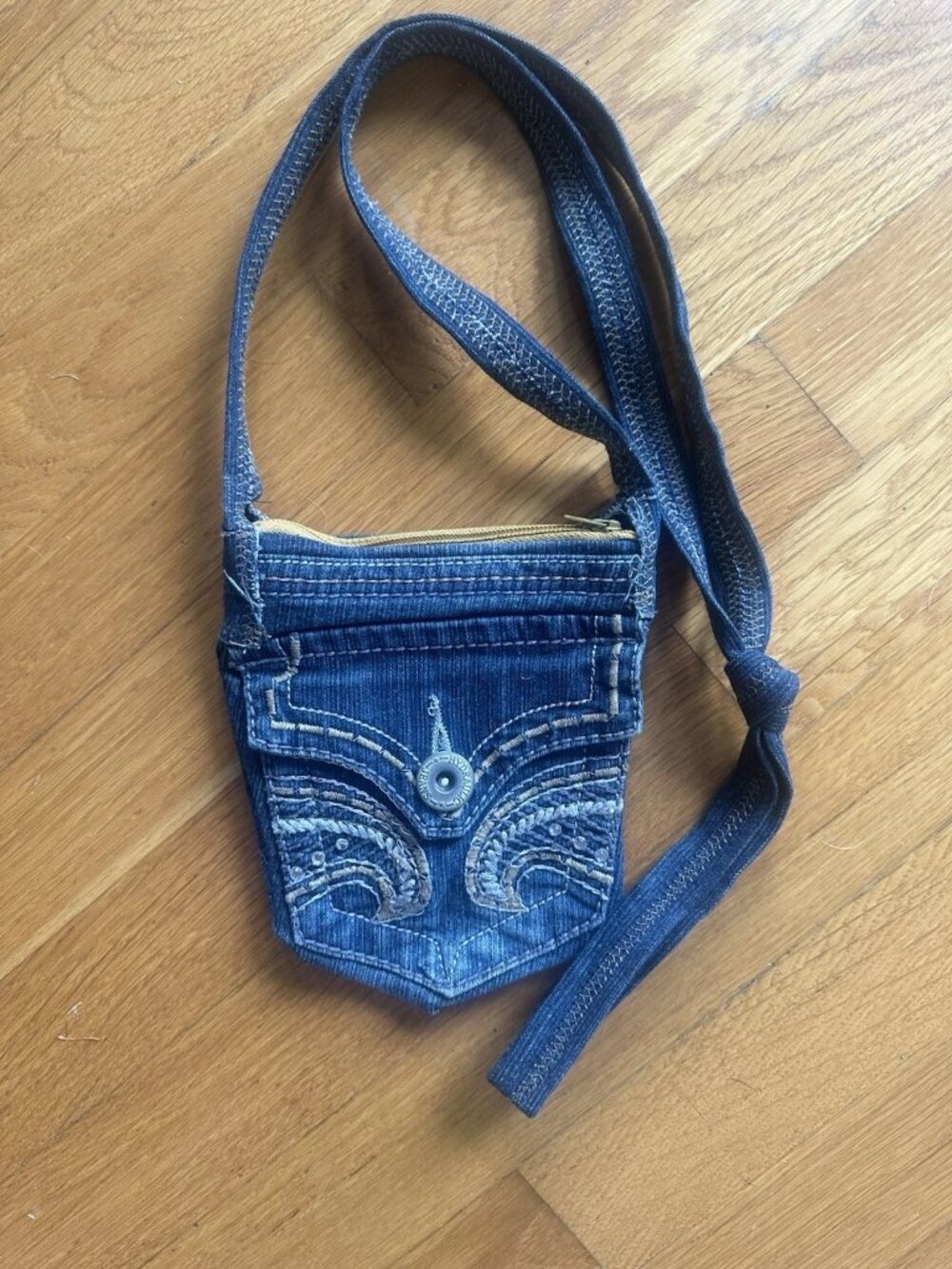 Refurbished Hydra Jean pocket Blue Embroidered Studded Shoulder Bag Button Flap